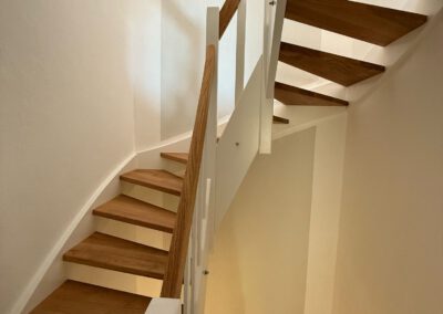 Freitragende Holztreppe